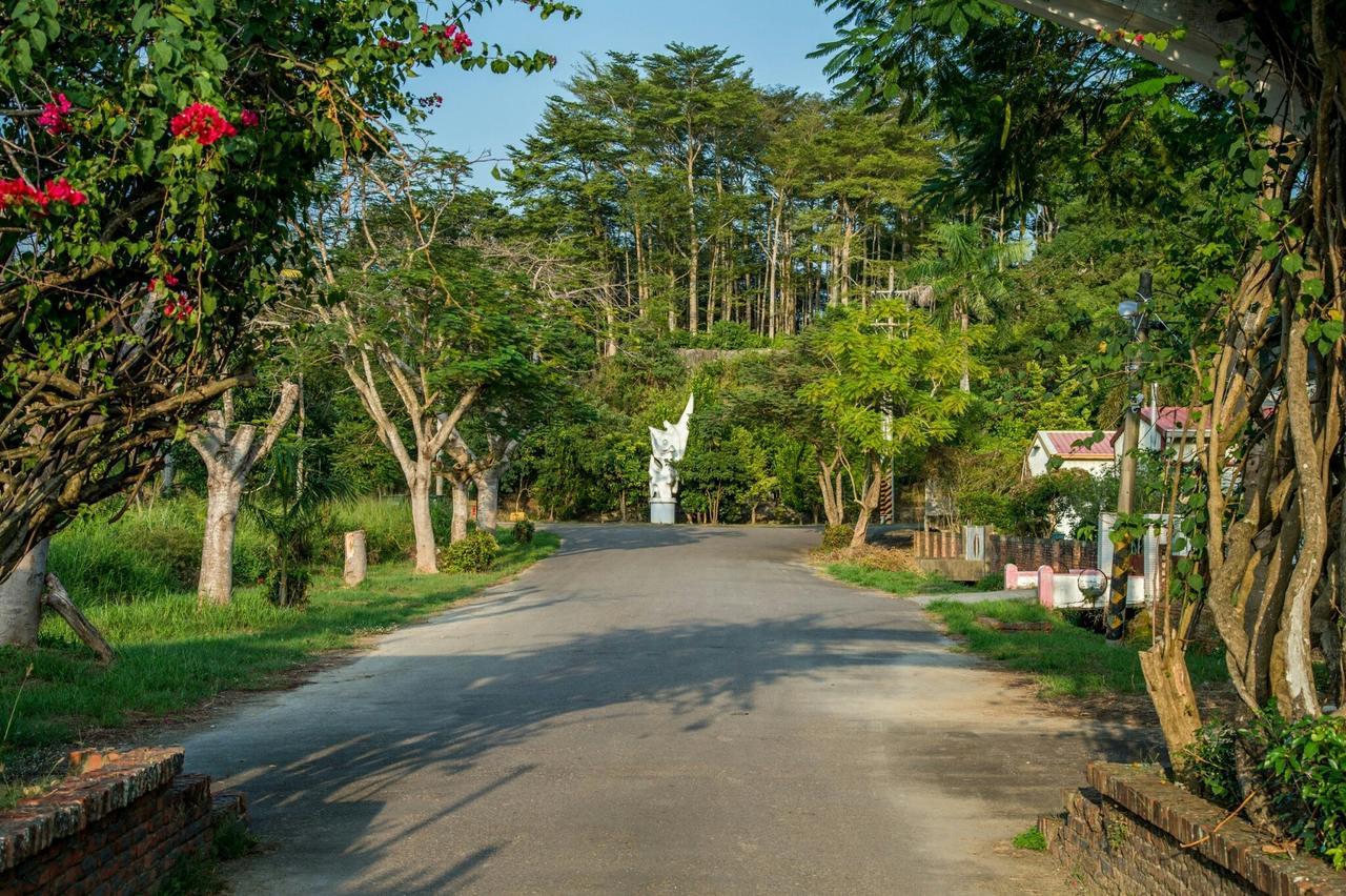 Mountain Homestay 6-8人包棟民宿 Xinhua Exteriör bild