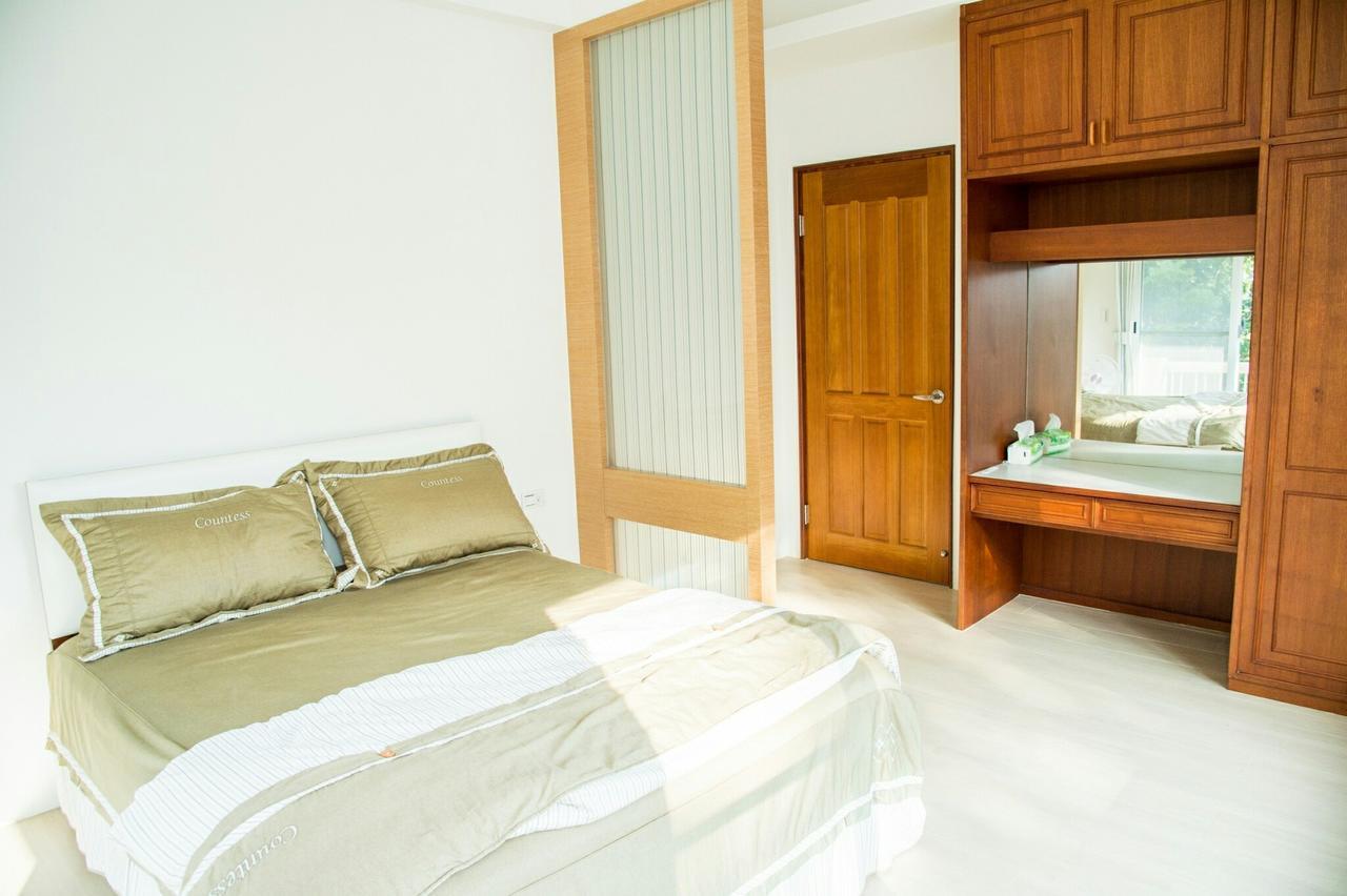 Mountain Homestay 6-8人包棟民宿 Xinhua Exteriör bild