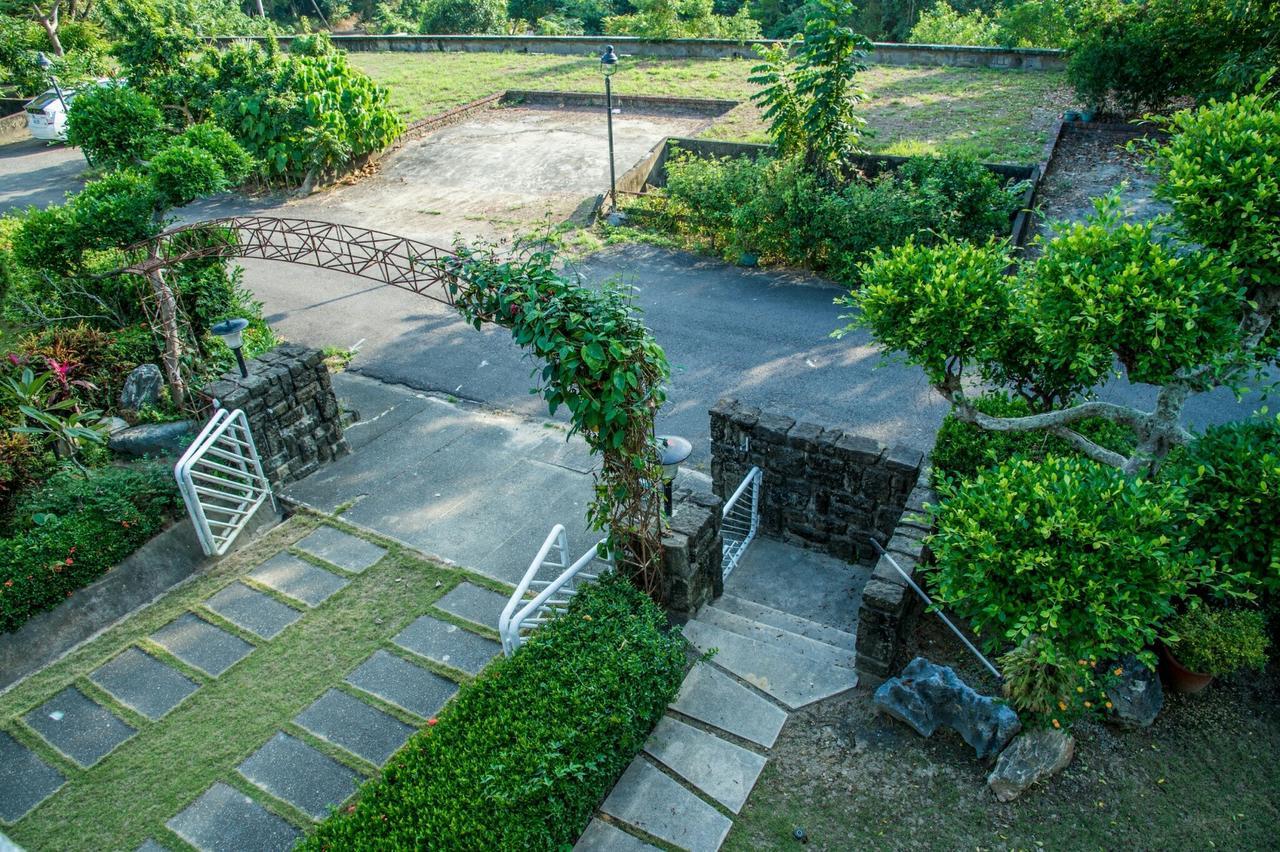 Mountain Homestay 6-8人包棟民宿 Xinhua Exteriör bild